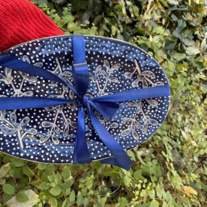 Kézműves Karácsonyi Tál – Ünnepi Elegancia az Asztalon